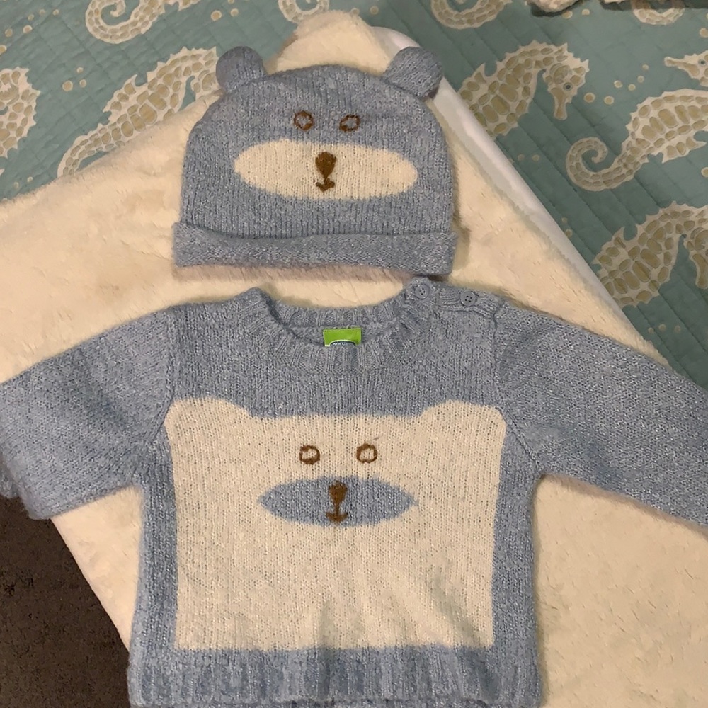 Old Navy newborn 6 -12 month Bear Sweater/Hat set